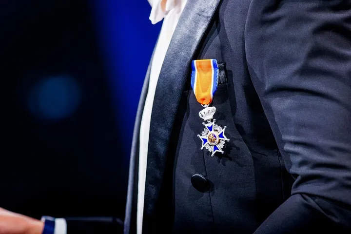 Close-up of the medal on Kaspar Korjus's white tie jacket