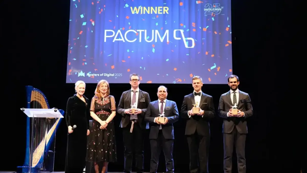 Pactum receiving the Future Unicorn Award.