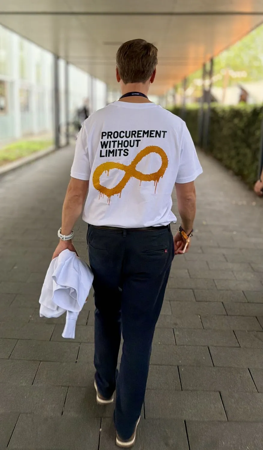 A Pactum team member in a Procurement without limits shirt